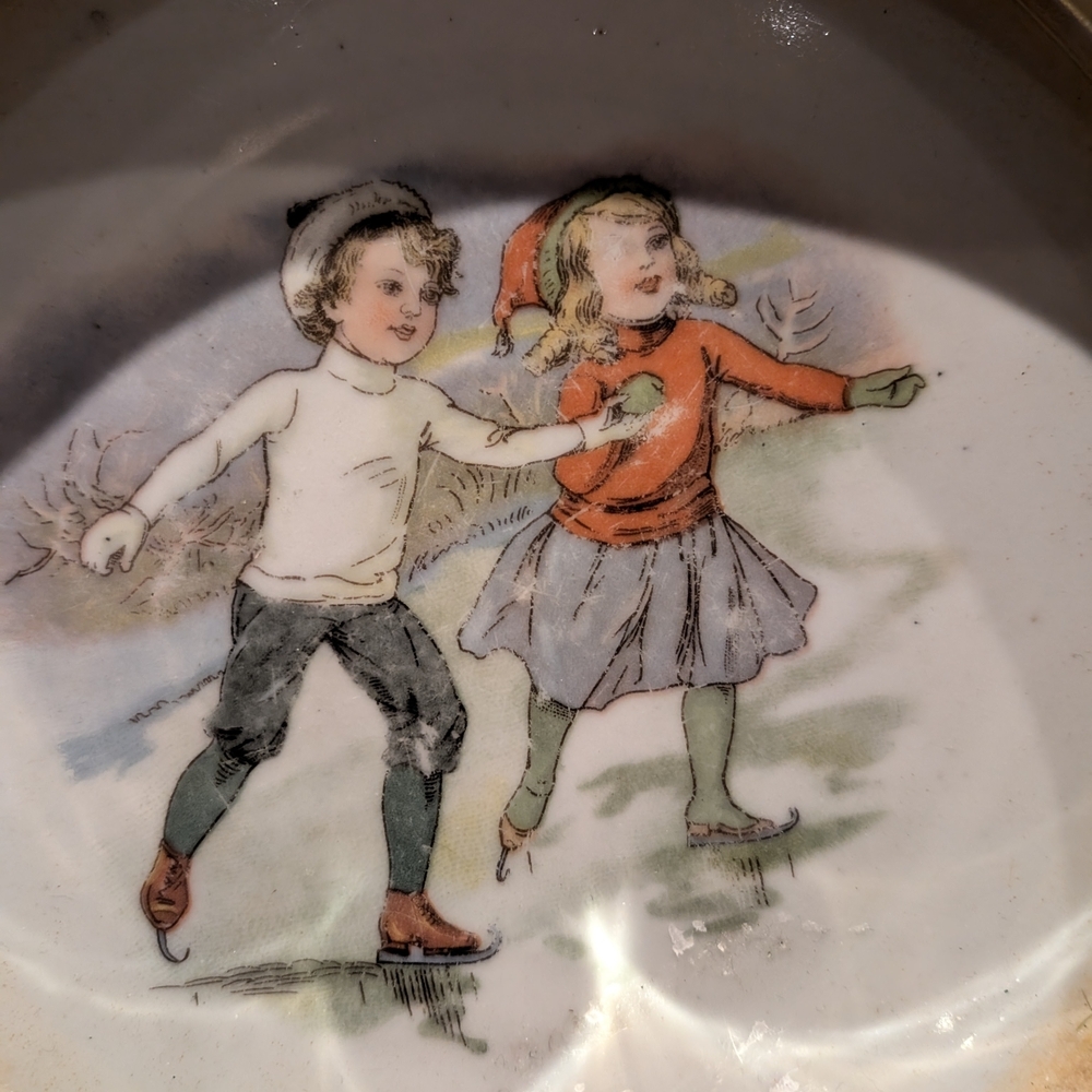 Vintage Ceramic Bowl with Skating Children - Picture 2 of 9
